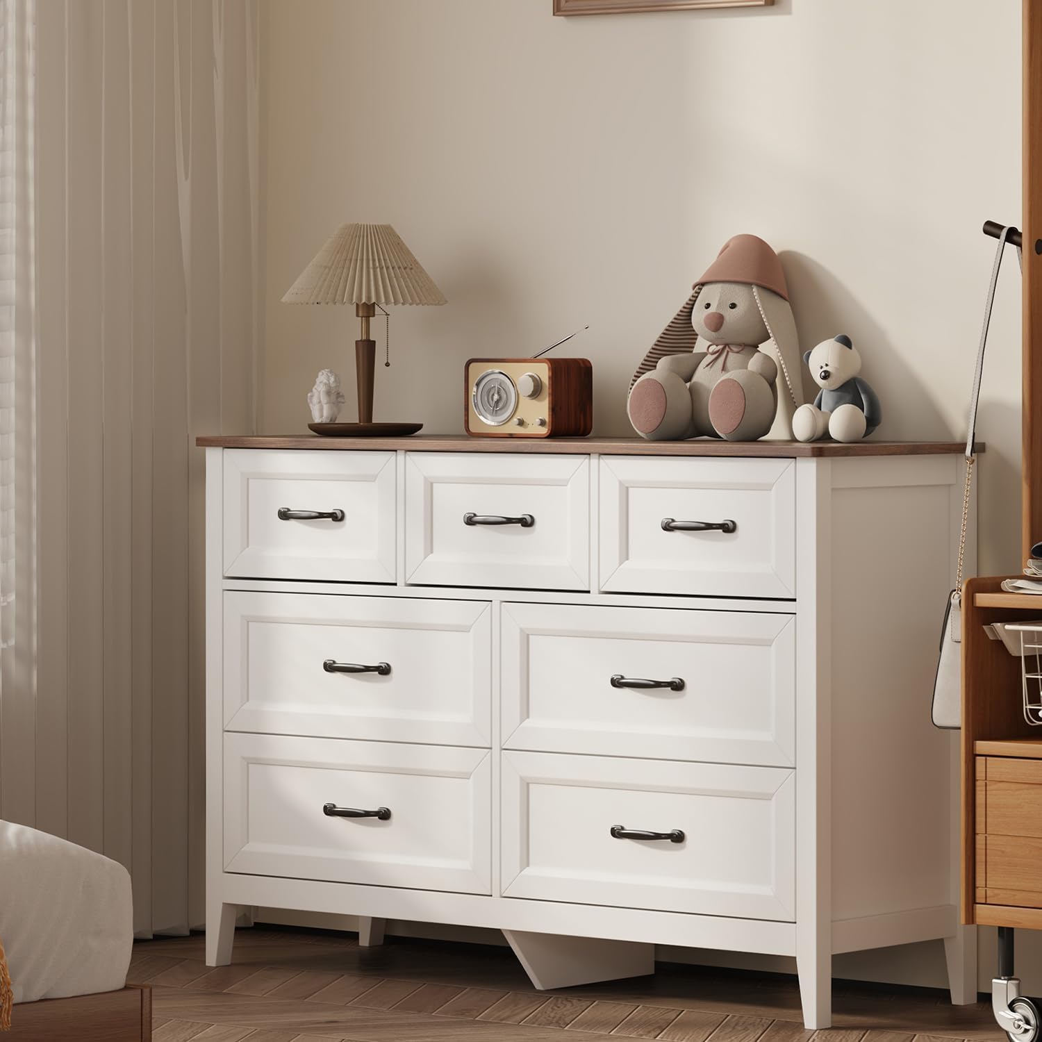Gizoon Farmhouse 7 Drawers Dresser, White Chest of Drawers with Metal Handles, 47' Wide Wooden Storage Organizer for Bedroom, Hallway, Living Room, Tabletop-Retro