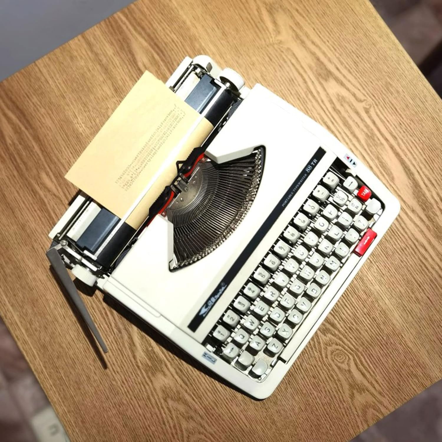 Traditional Portable Manual Typewriter, Classic Old-Fashioned Machinery Typewriter, Vintage Typewriter for Nostalgic Flow, Flexible Buttons Clear Handwriting with Case, Literary Retro Collection Gift