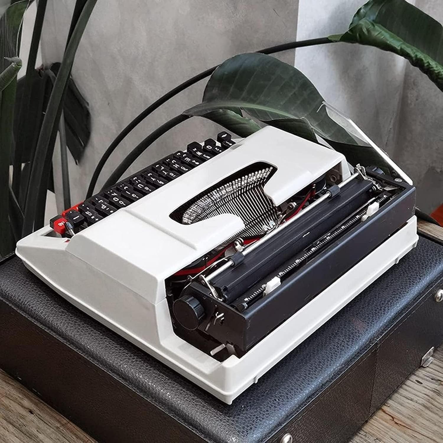 Portable Manual Typewriter, Classic Retro Fashioned Machinery Typewriter, Perfect Writer's Literary Gift,for Notes Or Letters, Creative Writing-Includes Ribbon Set