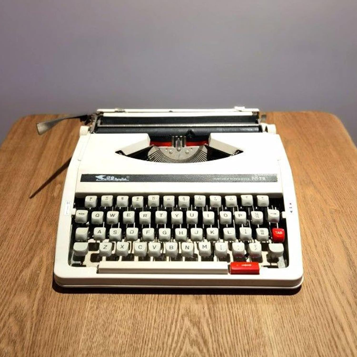 Machinery Typewriter Old Fashioned Manual Typewriter, Portable and Easy to Use Literary Retro Collection Gift, 30 * 30 * 10CM,White