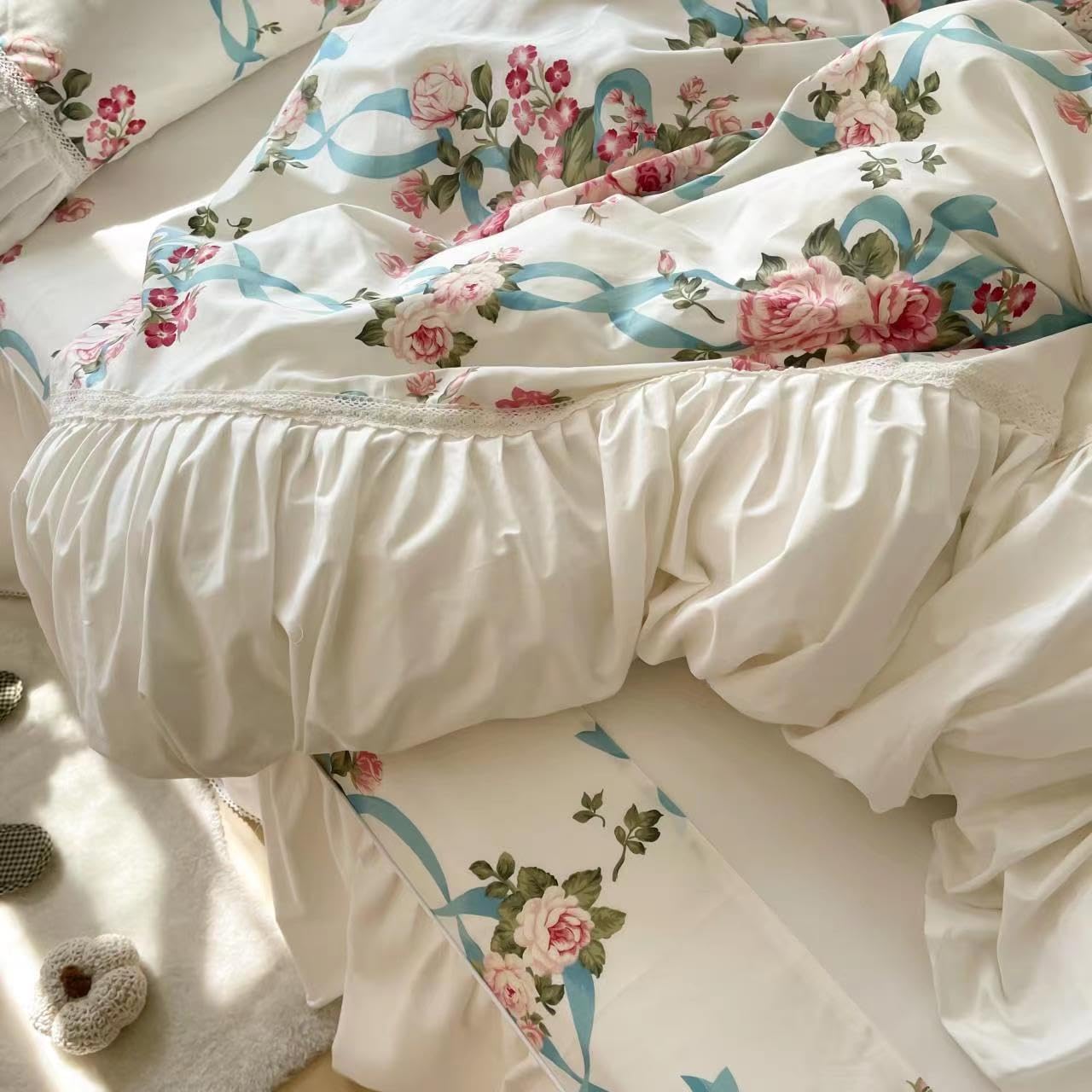 LELVA Vintage Wrinkle Design Duvet Cover Set Full Floral Romantic Ruffled Bedding for Girls 4 Piece White Bed Skirt