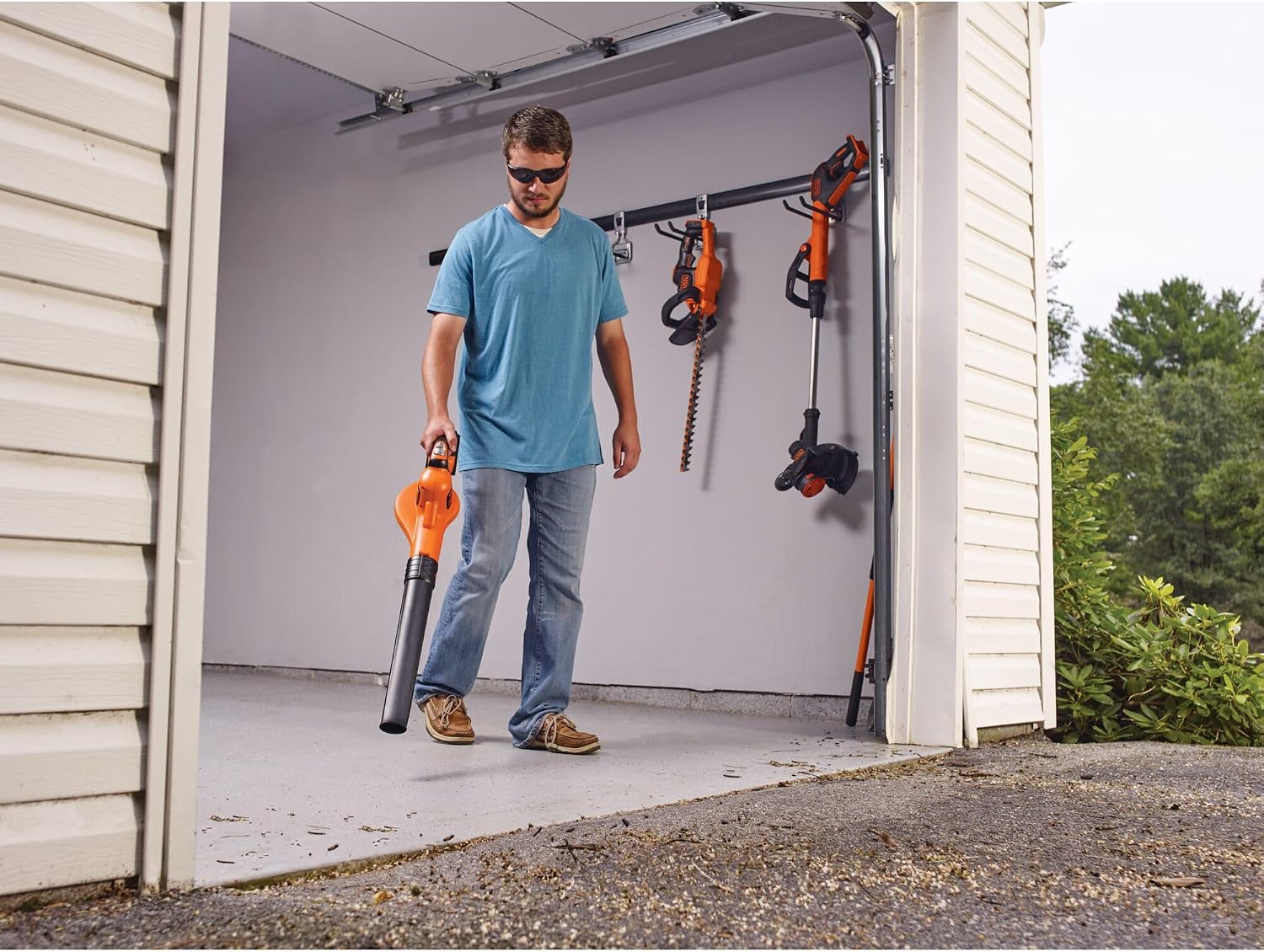 BLACK+DECKER 20V MAX* Cordless Sweeper with Power Boost, Leaf Blower with Battery and Charger (LSW321)