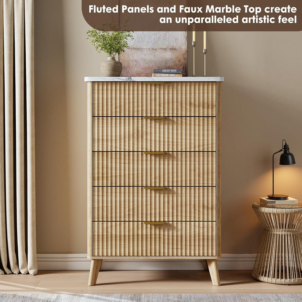 Fluted Dresser for Bedroom with 5 Deep Drawers, 47.2 in Tall Chest of Drawers with Faux Marble Top, Curved Profile Design, Modern Wooden Dresser, for Living Room, Kids Room, Hallway, Natural Oak