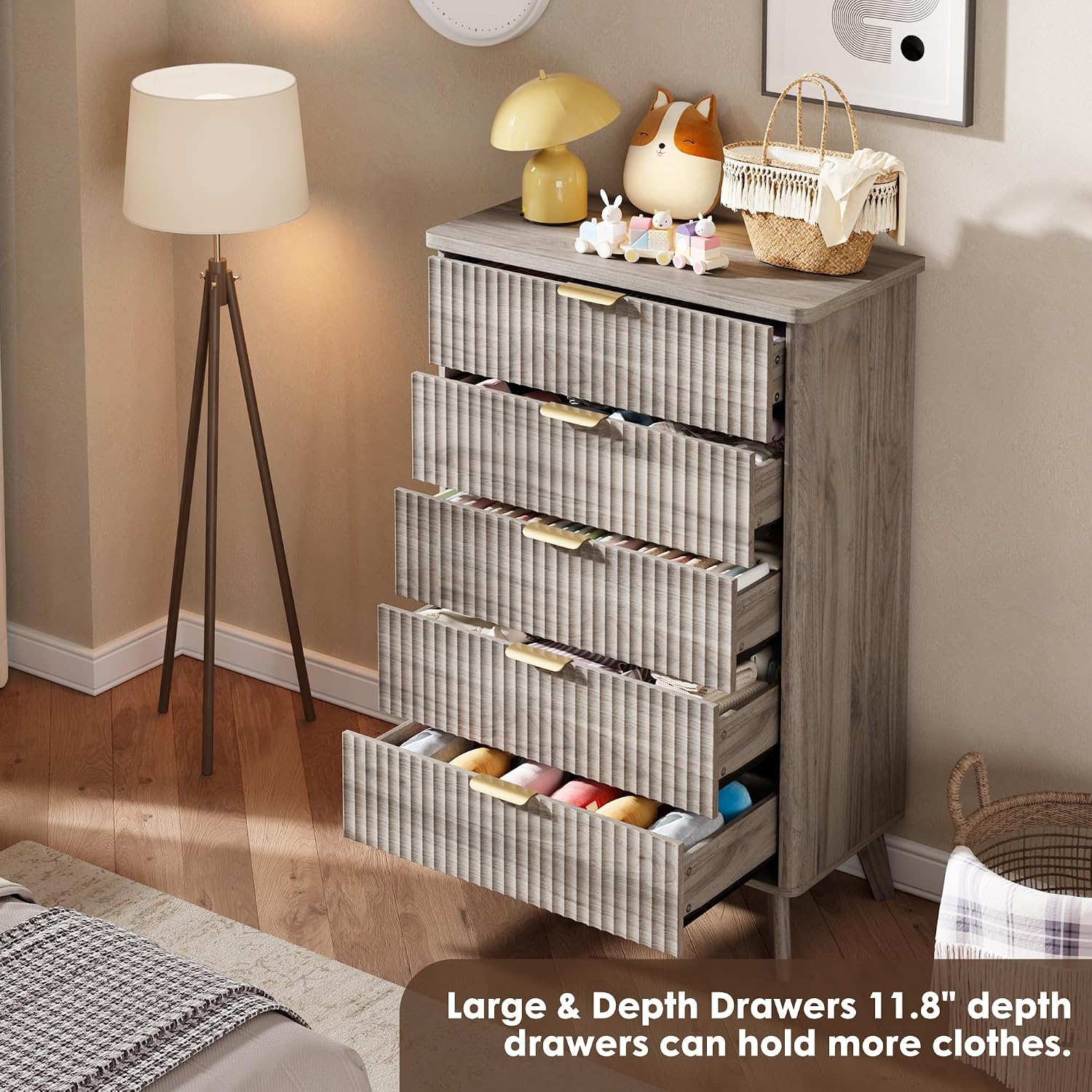 GarveeHome Fluted Dresser for Bedroom with 5 Deep Drawers, 47.2 in Tall Chest of Drawers, Curved Profile Design, Modern Wooden Dresser, for Living Room, Kids Room, Hallway, Grey