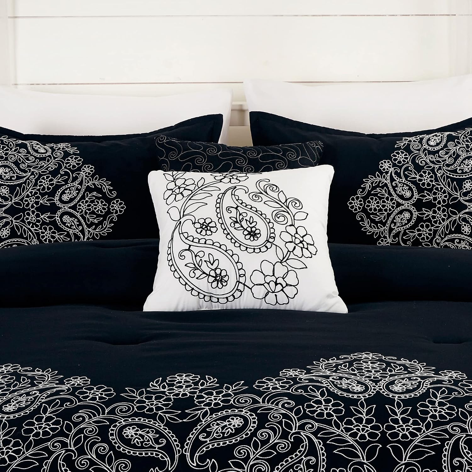 Chezmoi Collection Linz 7-Piece Black/White Paisley Floral Scroll Embroidered Comforter Set, King