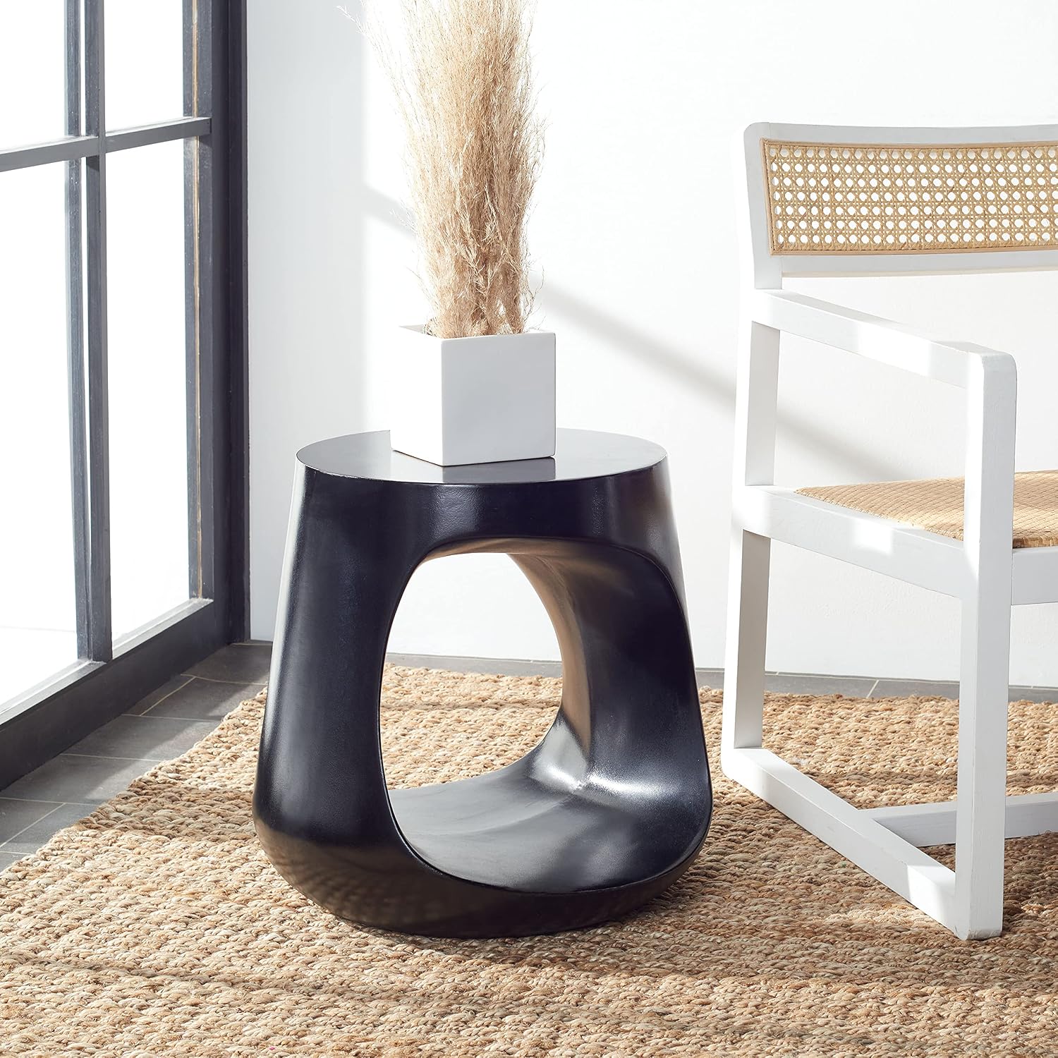 SAFAVIEH Outdoor Collection Vikki Modern Black Concrete Accent Table (Fully Assembled) VNN1040C