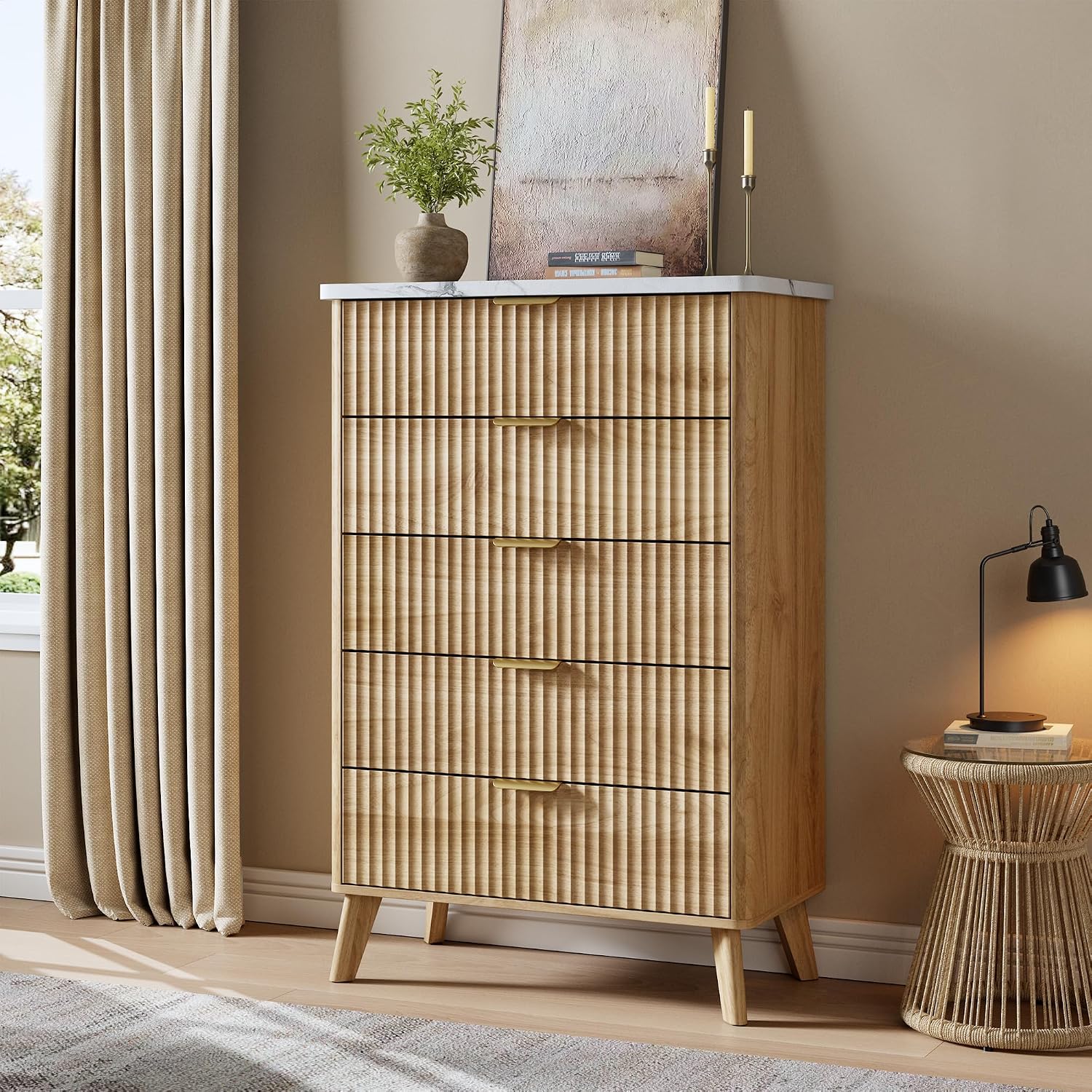 Fluted Dresser for Bedroom with 5 Deep Drawers, 47.2 in Tall Chest of Drawers with Faux Marble Top, Curved Profile Design, Modern Wooden Dresser, for Living Room, Kids Room, Hallway, Natural Oak